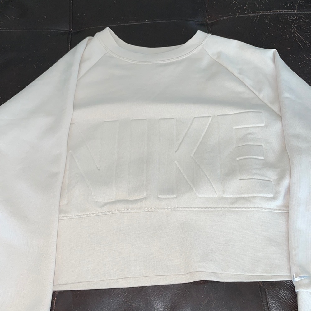 NIKE cropped pull over